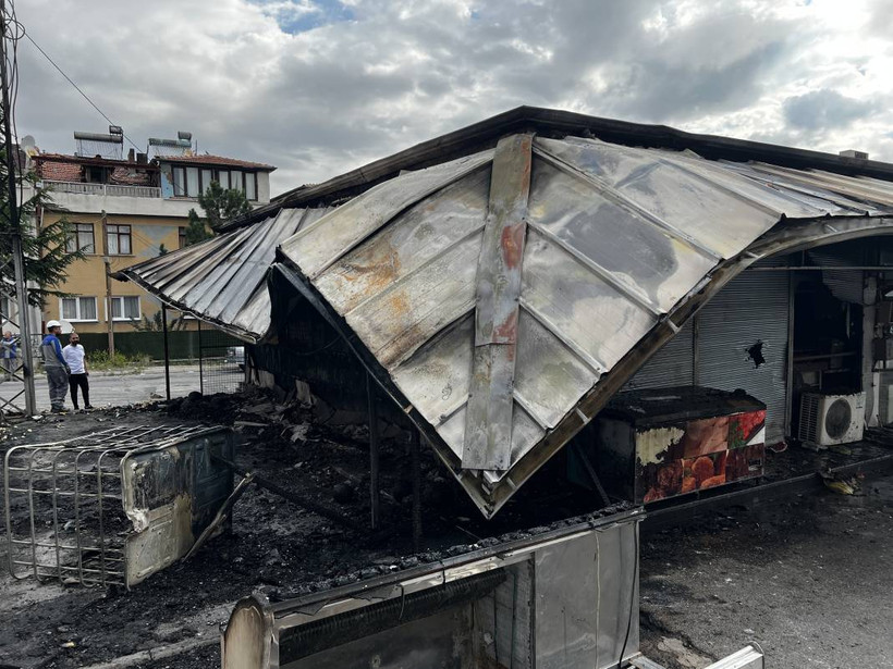 Kayseri'de çocuğa istismar iddiası: 'Suriyelilere ait işyerleri' hedef alındı, hasar gün ağarınca ortaya çıktı - Resim: 16